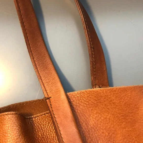 Elegant Tan Leather Madewell Tote Bag - Picture 4 of 14